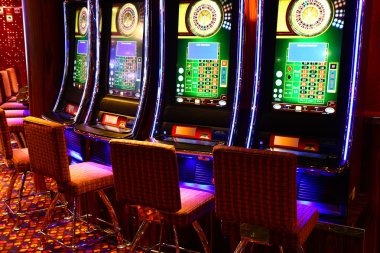 emon 77 app showing low-bandwidth streaming mode for live-dealer tables